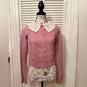 Elegant Mauve Sweater with Lace Collar